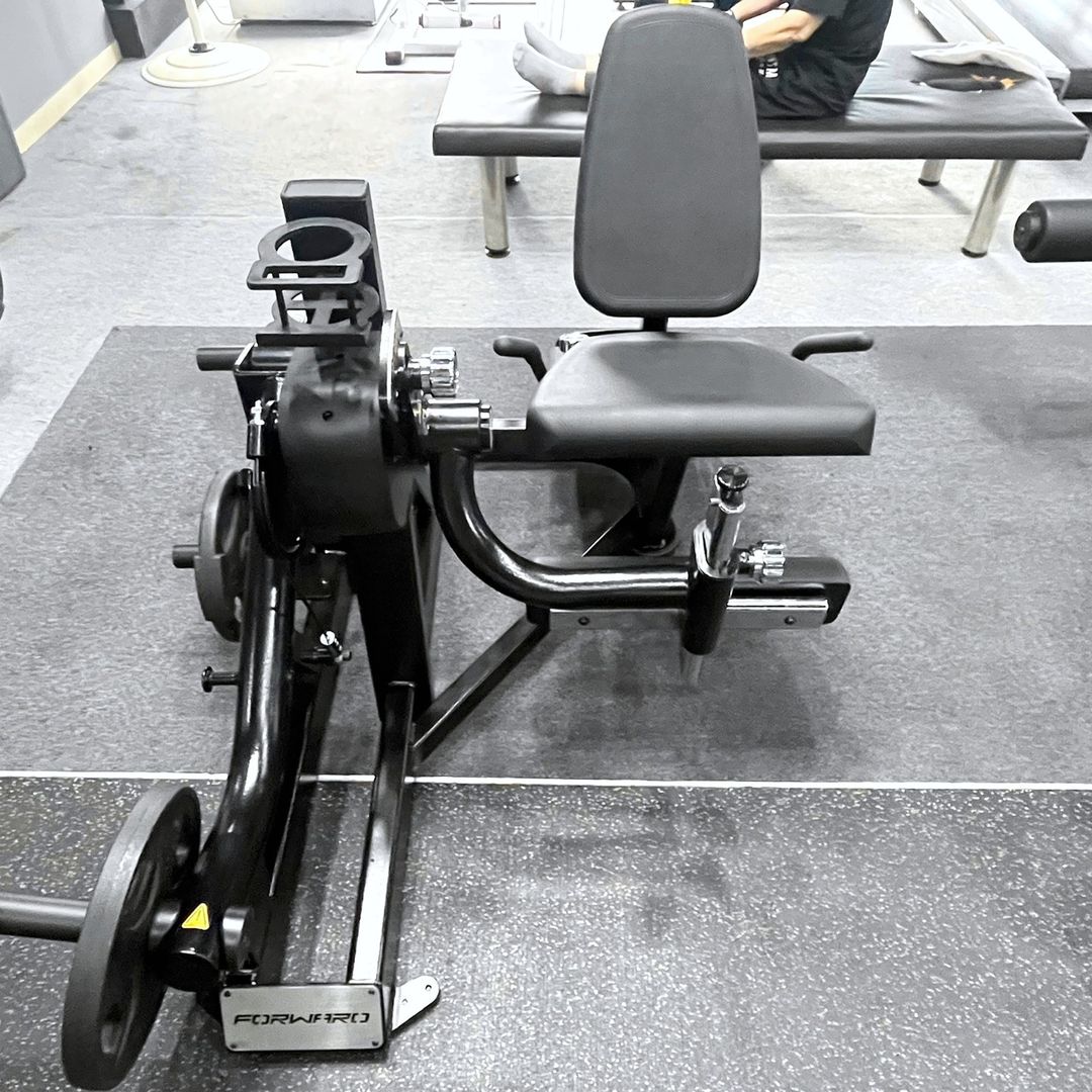 SEATED LEG EXTENSION FORWARD FWHM-013 PLATE LOADED