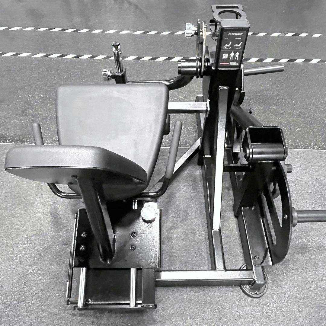 SEATED LEG EXTENSION FORWARD FWHM-013 PLATE LOADED