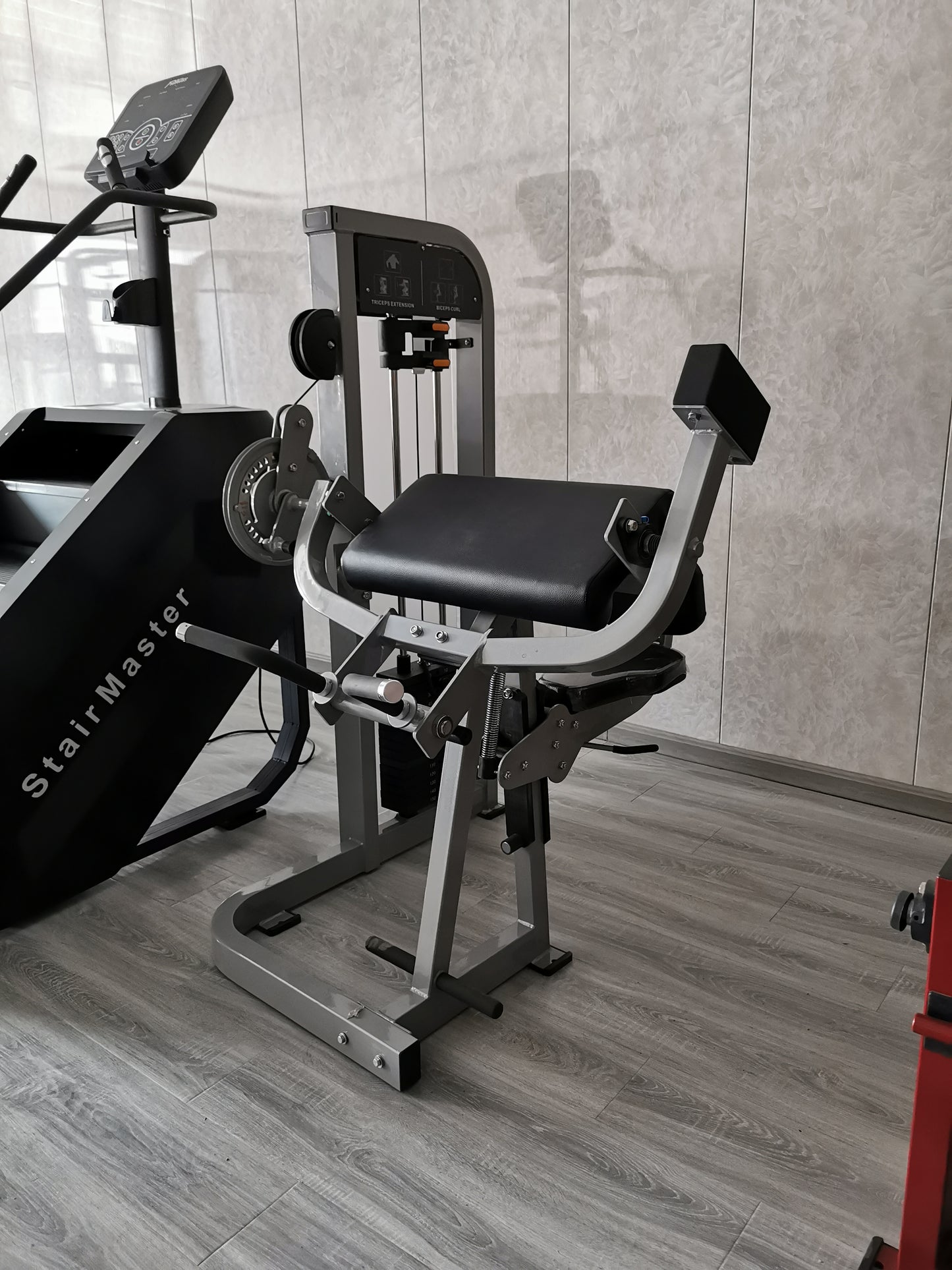 Pro-Line Series Bicep Preacher Curl Machine