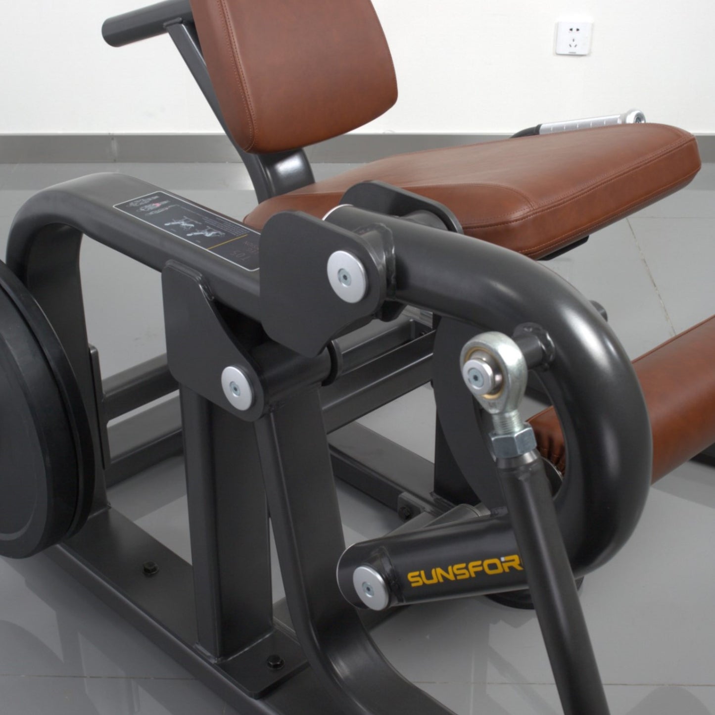 LEG EXTENSION SEATED PLATE LOADED